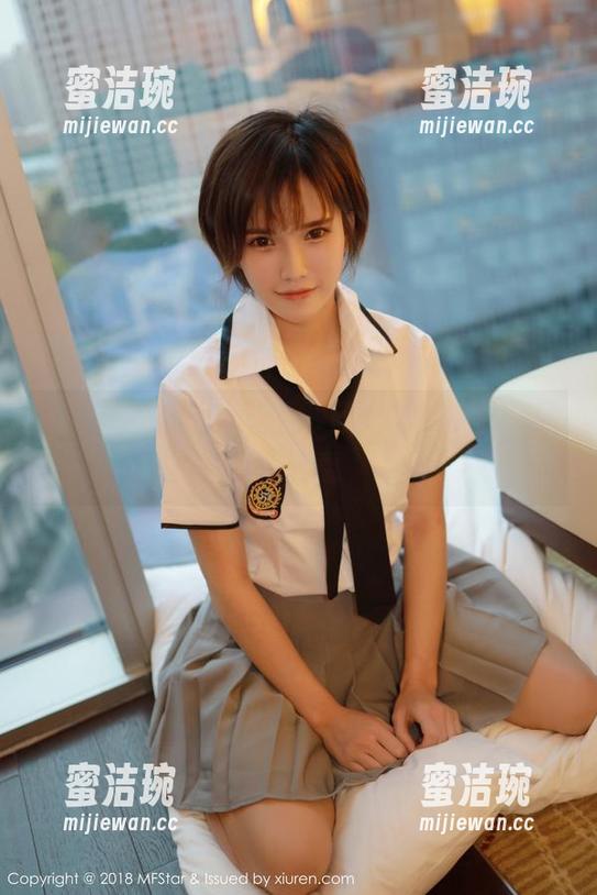 模范学院-欧阳美萱 模范学院 - 无圣光下,欧阳美萱的美图腿部“天意”