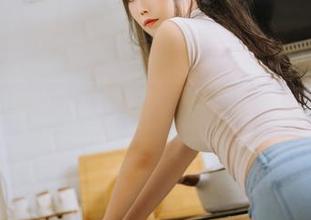 坦诚一点，汪知子的白色全套图片，有种让我想继续翻页的黏性。