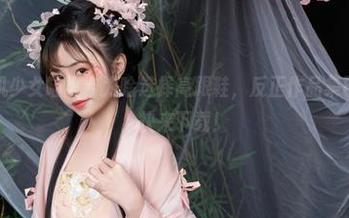说不清爆机少女喵小吉为啥选择高跟鞋，反正作品集已经在这里，快来下载！