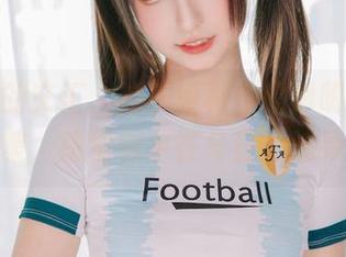 黑与白的交汇，神乐坂真冬的透明水手服图片合集，感觉似乎在冬日里追寻魔法！