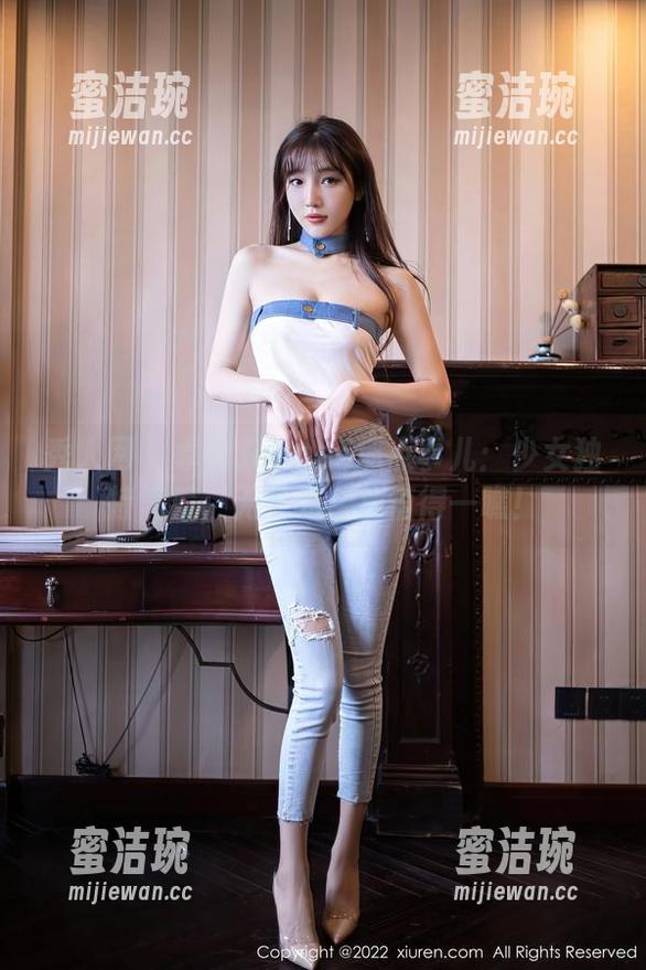 秀人网-卓君Jeanes 秀人网 - 卓君Jeanes那点事儿:少女独特气质,无圣光合集值得一瞧!