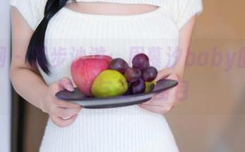 秀人网 – 漫步沙滩：周慕汐baby的游泳时光与美图图包