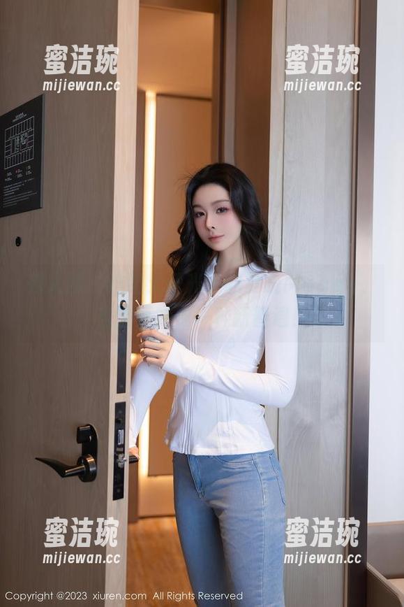 秀人网 - 这组无圣光下的夏晓Maggy，当油亮变成一种新普遍！