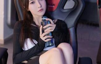 秀人网 – 办公室里的妲己_toxic，原图想象一下那种工作和休闲的微妙平衡