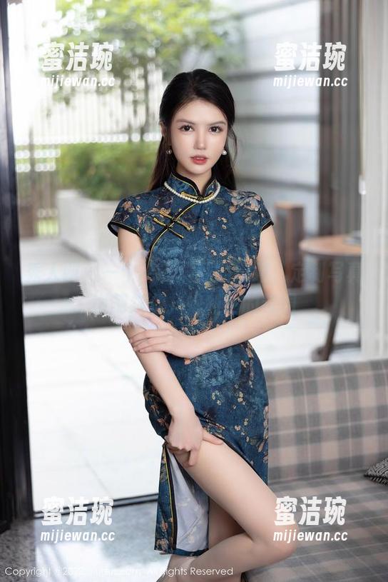 秀人网-抖娘利世 秀人网 - 一个毛衣满载的绿意,定制写真顷刻绽放抖娘利世的氛围