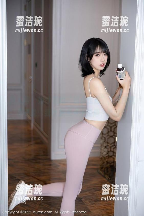 秀人网-是小逗逗 秀人网 - 婚纱里的“是小逗逗”,原图似乎在说:我也想来点小逗趣,哈哈!