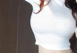 秀人网 – 免费的江淑影river图册：她真把“女友”这事演绎得入木三分，想聊聊吗？