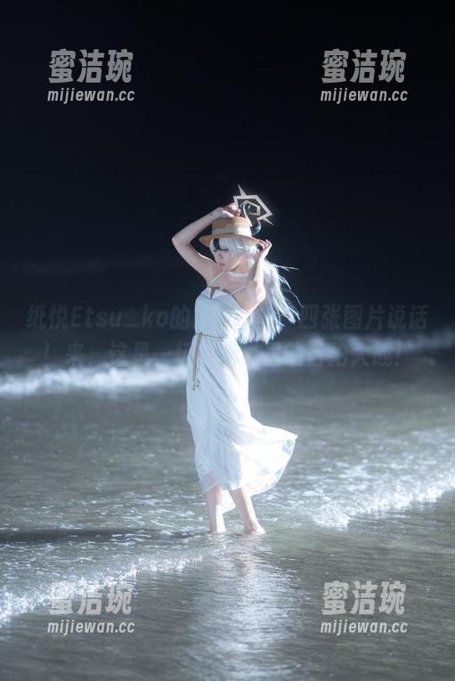 纸悦Etsu_ko 纸悦Etsu_ko的黑白cos,四张图片说话!来,这是一场时光机里的自拍大战!