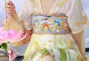 绮梦摄影 – 楠楠的兔女郎私拍合集：兔耳朵和搞怪的完美邂逅