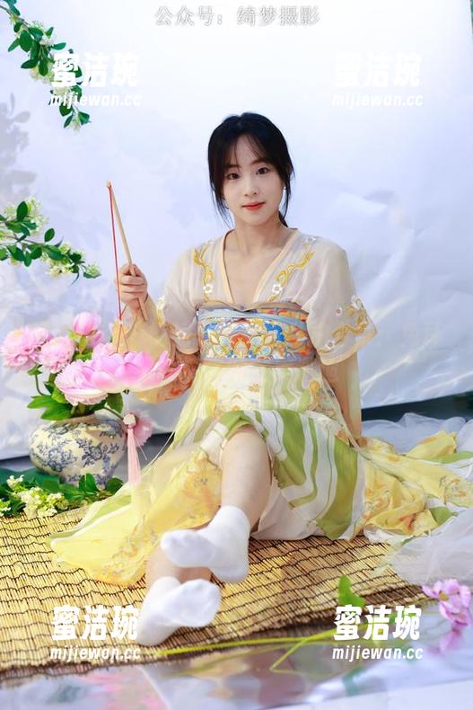 绮梦摄影-楠楠 绮梦摄影 - 楠楠的兔女郎私拍合集:兔耳朵和搞怪的完美邂逅