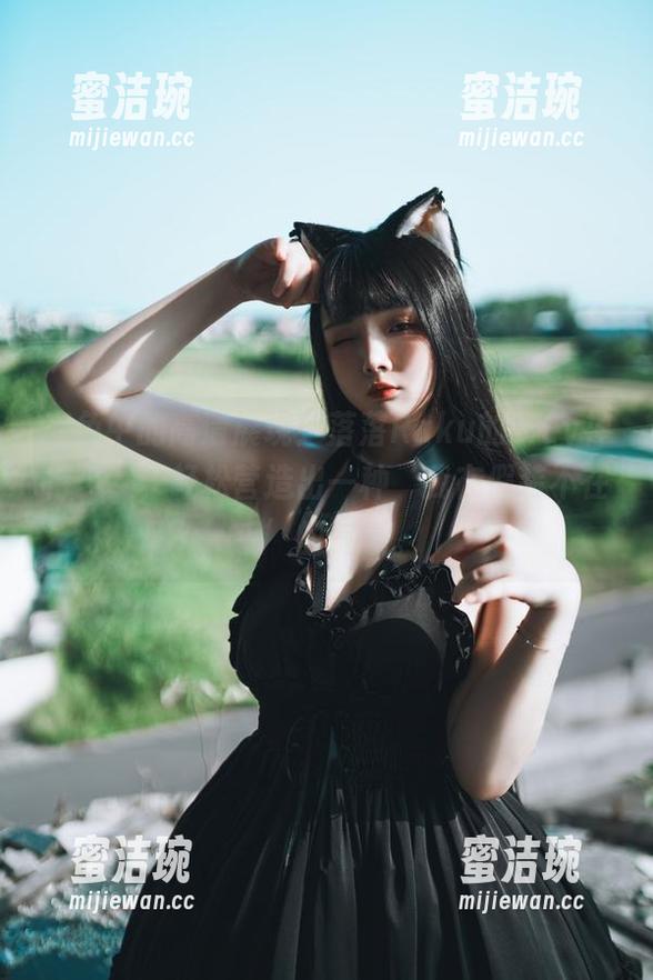 夜色中的高清展现！落落Raku的LiLy神待少女，轻松营造出一种‘我在假装不在乎’的气氛。