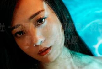 蜜桃社 – 琉璃lily的校服精选：校园里的青春骚动与风趣