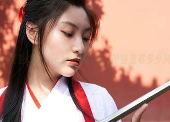 蜜桃社 – 陆萱萱Cecilia的短裙写真：原图里有多少风情江湖？