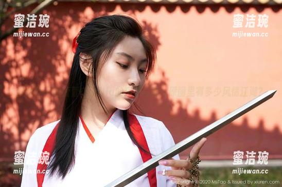 蜜桃社-陆萱萱Cecilia 蜜桃社 - 陆萱萱Cecilia的短裙写真:原图里有多少风情江湖?