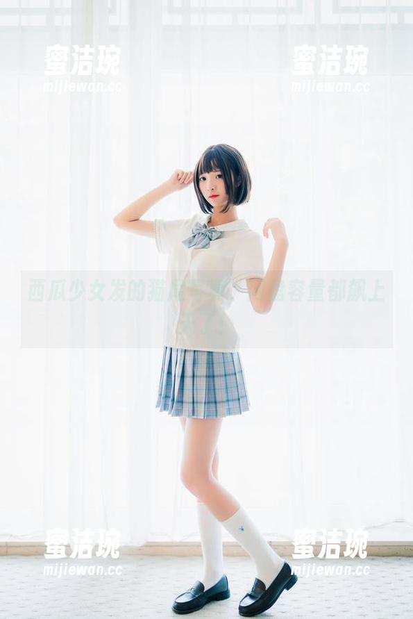 西瓜少女 西瓜少女发的猫尾写真,网盘容量都飙上天了!