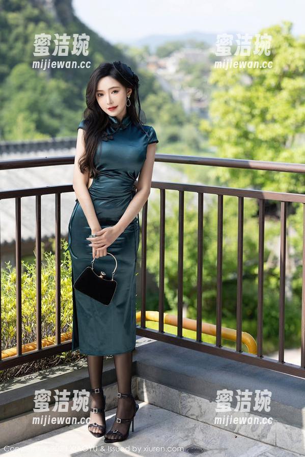 语画界 - 集合了安琪yee各种校服的图包，真让人不由自主地想起过往