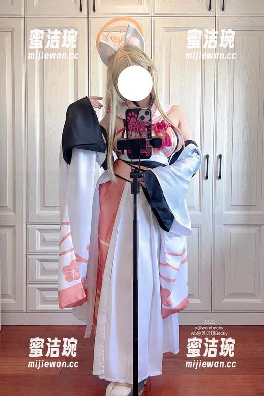 贝贝琪Becky 贝贝琪Becky在线奉上“毒蛇兔女郎”主题,美图满分,可我居然开始冒出颜色。
