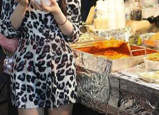 微密圈 – 呼唤你的女友套图：看谁会因为轩子巨二兔而感到心潮澎湃？