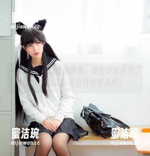 一组逐月Su的女孩图集，难怪评论区炸了，大家都沉醉在这种独特风中！