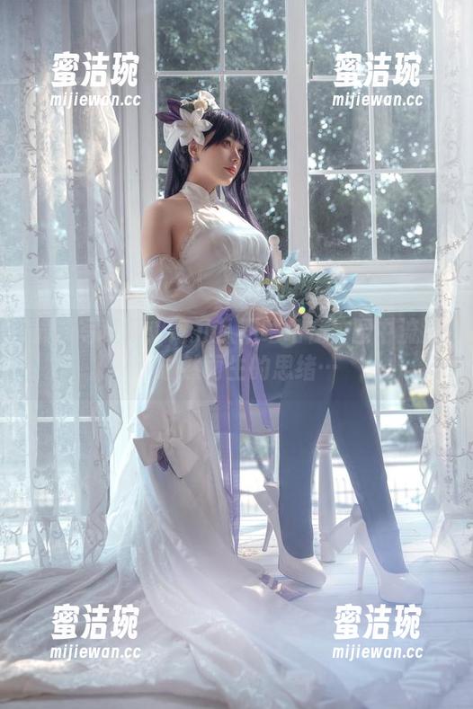 阿九从不咕咕 最新写真集:阿九从不咕咕在校园中流浪,油然而生的思绪…