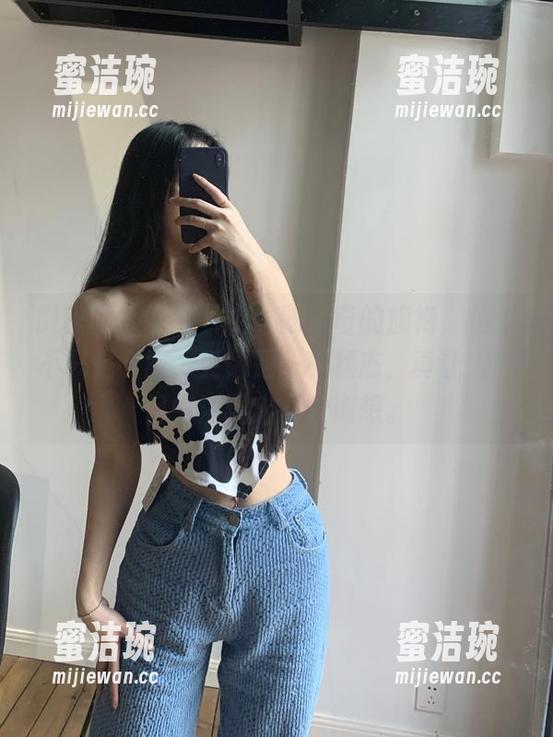 微密圈 - 在照片中，陈佩奇的旗袍，仿佛不只是衣服，更像是一种状态，真让人心目中浮现出几分遐想。