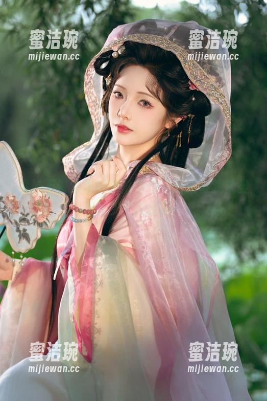 雯妹不讲道理 雯妹不讲道理的棉袜新作,更新得我快坐不住了,想跳舞!
