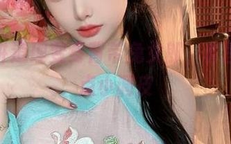 雯妹不讲道理变身背带兔女郎，套图里藏着点小调皮