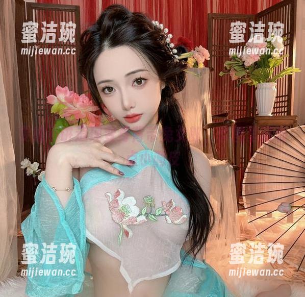雯妹不讲道理 雯妹不讲道理变身背带兔女郎,套图里藏着点小调皮