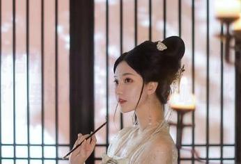 一波爽福利！露儿大魔王_in“间谍过家家”里这原图看得我直咽口水。