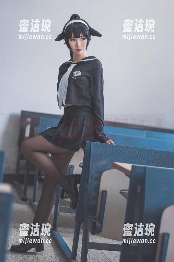 面饼仙儿 原图下的面饼仙儿,黑丝配脑内少女,怎么看都有点心虚