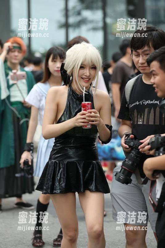 魔镜街拍-曼曼 魔镜街拍 - 曼曼双人全套图集,友谊的小船说翻就翻?