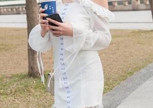 魔镜街拍 – 艾小青的旗袍街拍，定制要不要这么走心，你的微表情都能算进来呢？