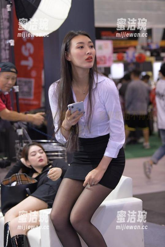 魔镜街拍 最新美图“她的背影”,魔镜街拍不再是个偶然。
