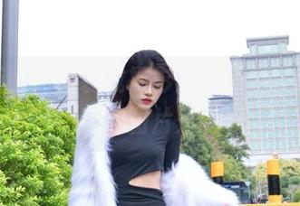 魔镜街拍：伪装成摄影师，偶遇美腿的私房图片秀