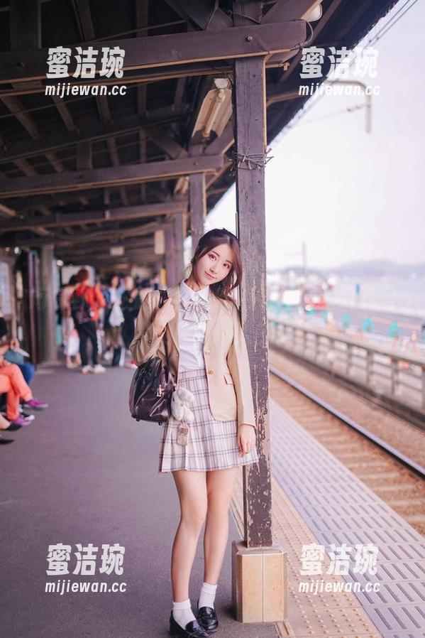 海岛野游还是“红色肚兜秀”？黑川的照片让你质疑人生！